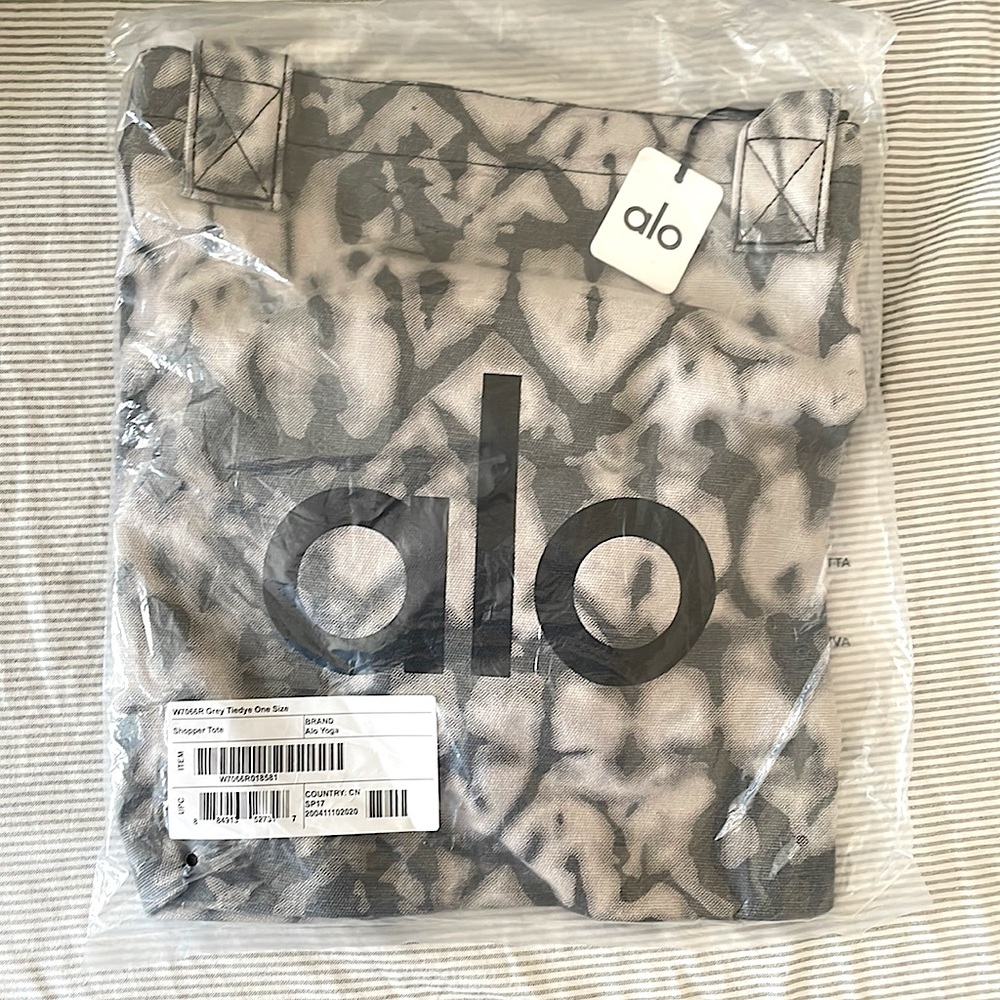 NWT ALO Yoga grey tiedye tote bag